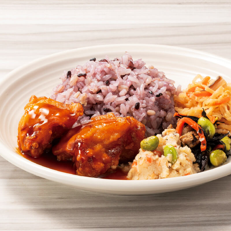 黒酢唐揚弁当～黒米ともち麦ごはん使用