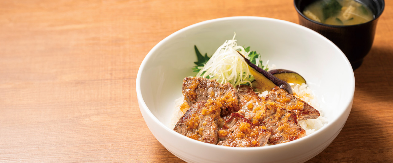 ミニッツステーキ丼　みそ汁つき